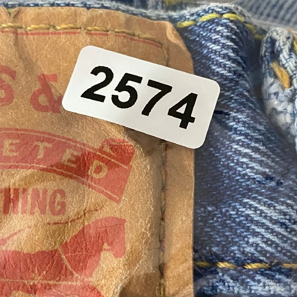 Levi's 550 Relaxed Fit‎ Jeans Faded Light Wash Denim Pants Mens W38 L29 - flaw